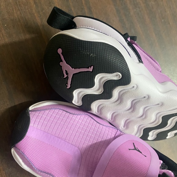 Nike Jordan Girls Size 1 Purple and Black Slip-On Sneakers Like New - Picture 6 of 14